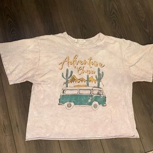 Caution to the Wind “Adventure Chaser” cropped T-shirt sz M